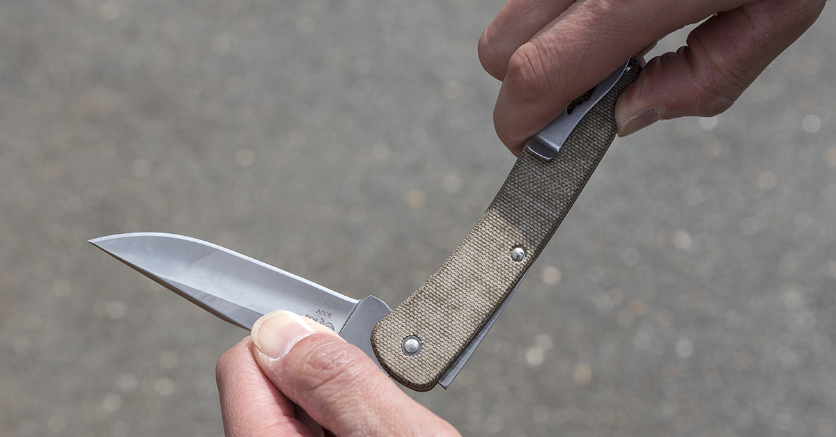 Spring-Assist Folding Pocket Knife3.25" Gray Blade Tan Slim Classic Lockback 